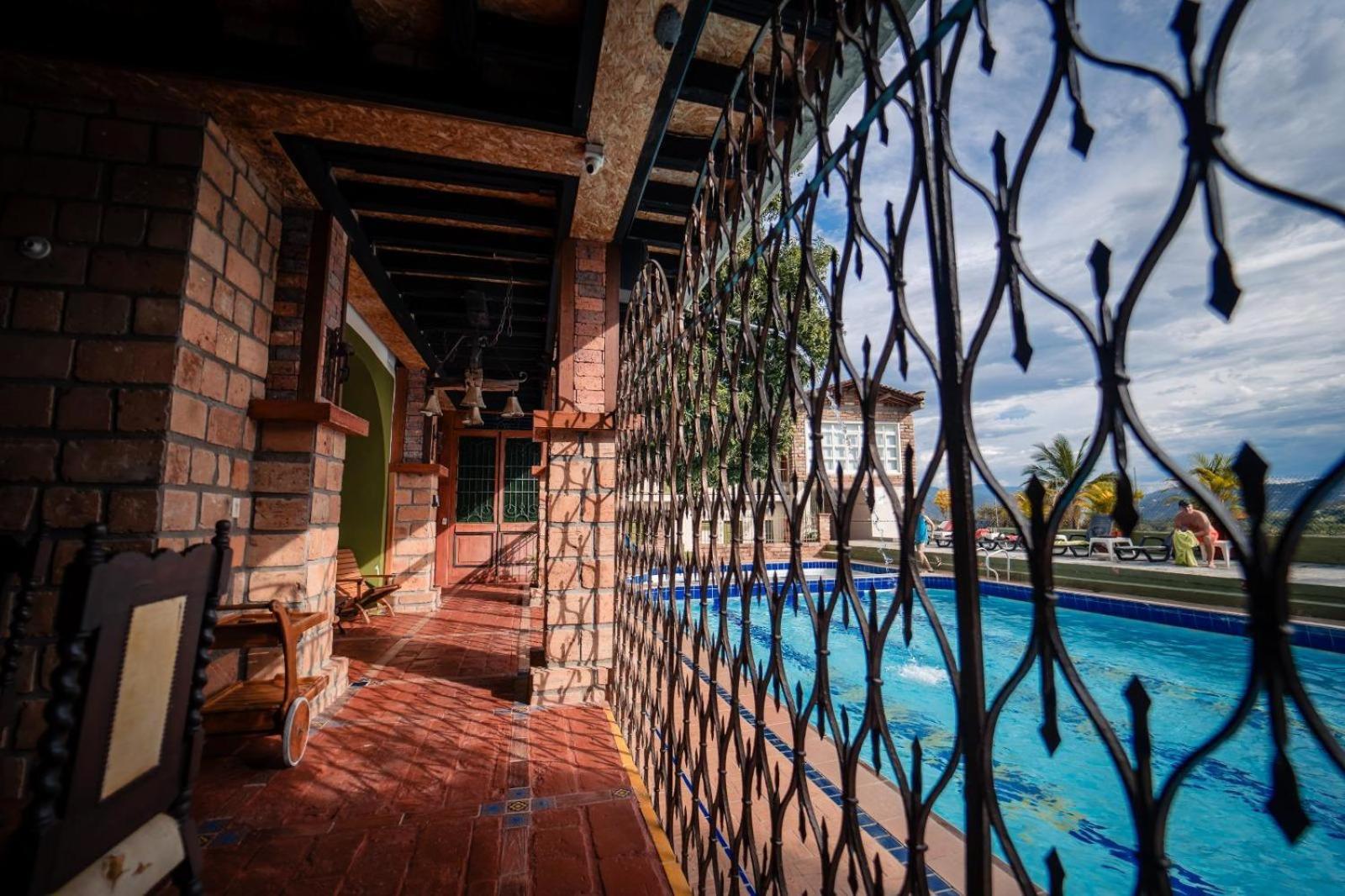 Hosteria De La Plaza Menor サンタ・フェ・デ・アンティオキア エクステリア 写真