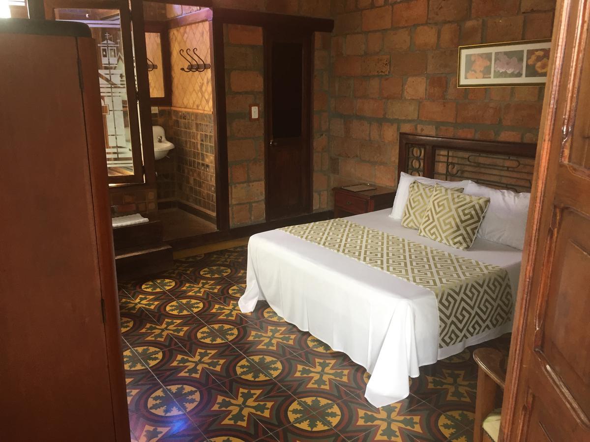 Hosteria De La Plaza Menor サンタ・フェ・デ・アンティオキア エクステリア 写真